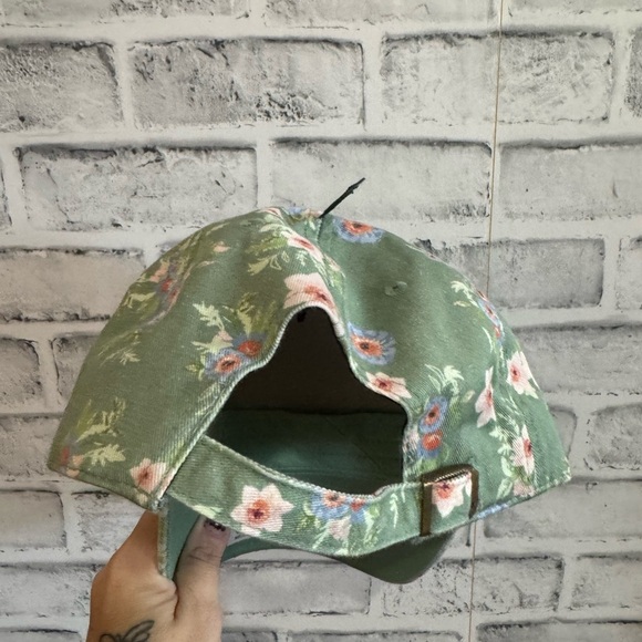 NWT! Carolina Panthers green floral meadow garden ‘47 adjustable hat Size WMN - Picture 3 of 3